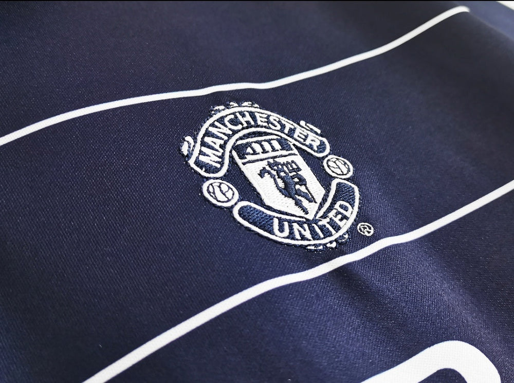 Manchester United 1999/00 Retro Away Shirt